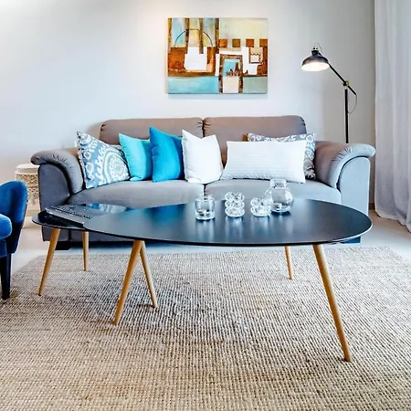 Apartmán Cb- Cozy Refurbished Apartment, Perfect Location