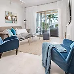 Cb- Cozy Refurbished Apartment, Perfect Location *