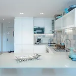 Cb- Cozy Refurbished Apartment, Perfect Location Apartment