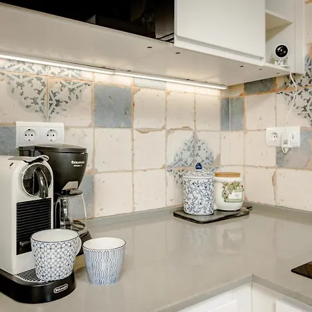 Cb- Cozy Refurbished Apartment, Perfect Location Lägenhet