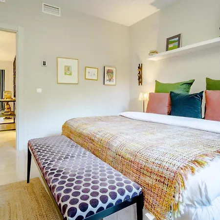 Cb- Cozy Refurbished Apartment, Perfect Location *