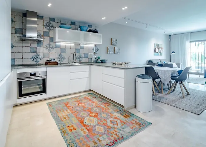 Cb- Cozy Refurbished Apartment, Perfect Location *