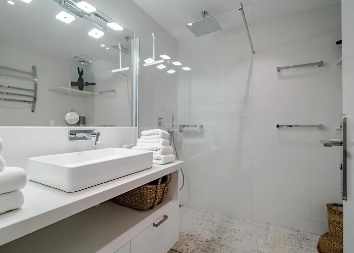 Cb- Cozy Refurbished Apartment, Perfect Location