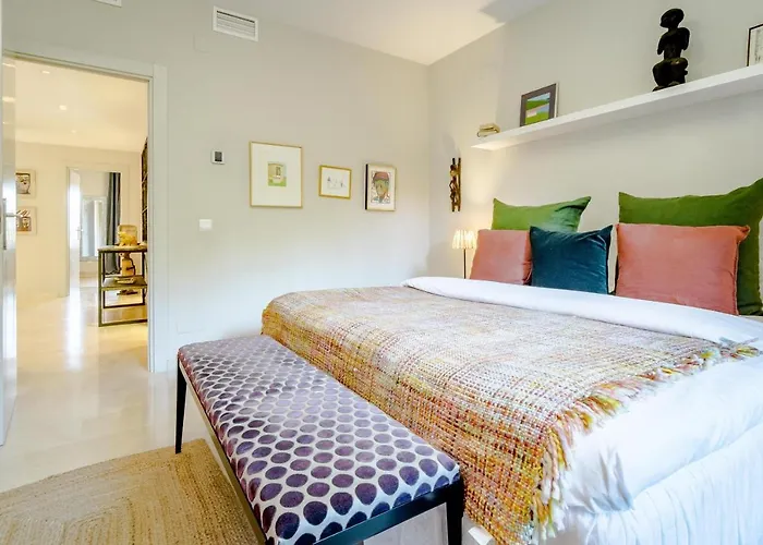 Cb- Cozy Refurbished Apartment, Perfect Location *