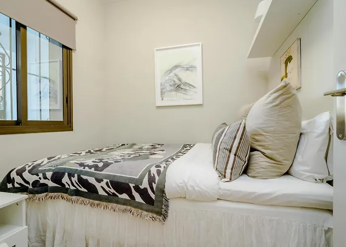 Cb- Cozy Refurbished Apartment, Perfect Location 马尔韦利亚